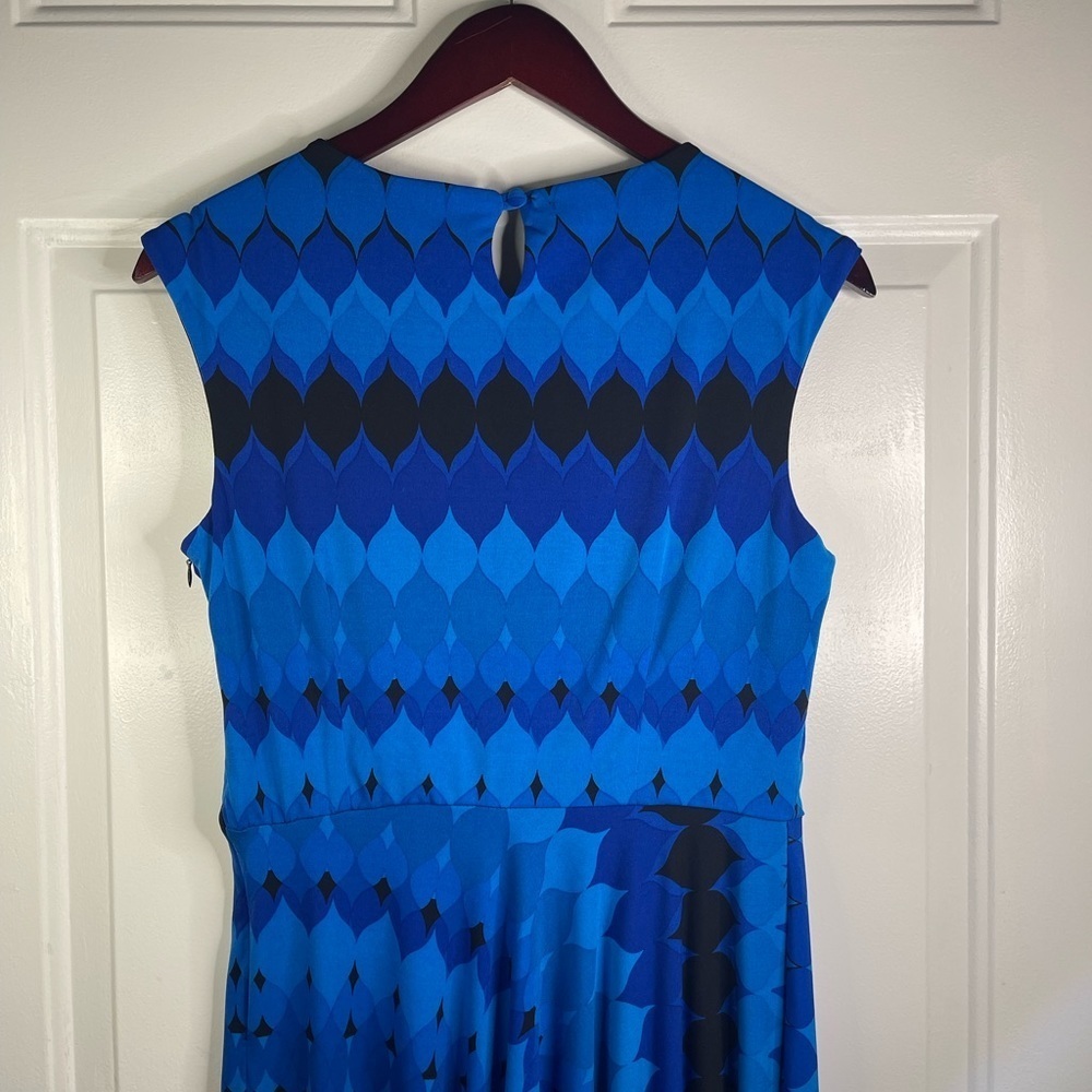 R & K fit and flare sleeveless blue striped dress. - Picture 6 of 10